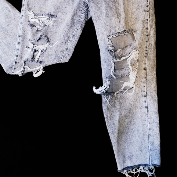 Grungy High waisted Distressed Acid wash Jeans - Picture 4 of 4